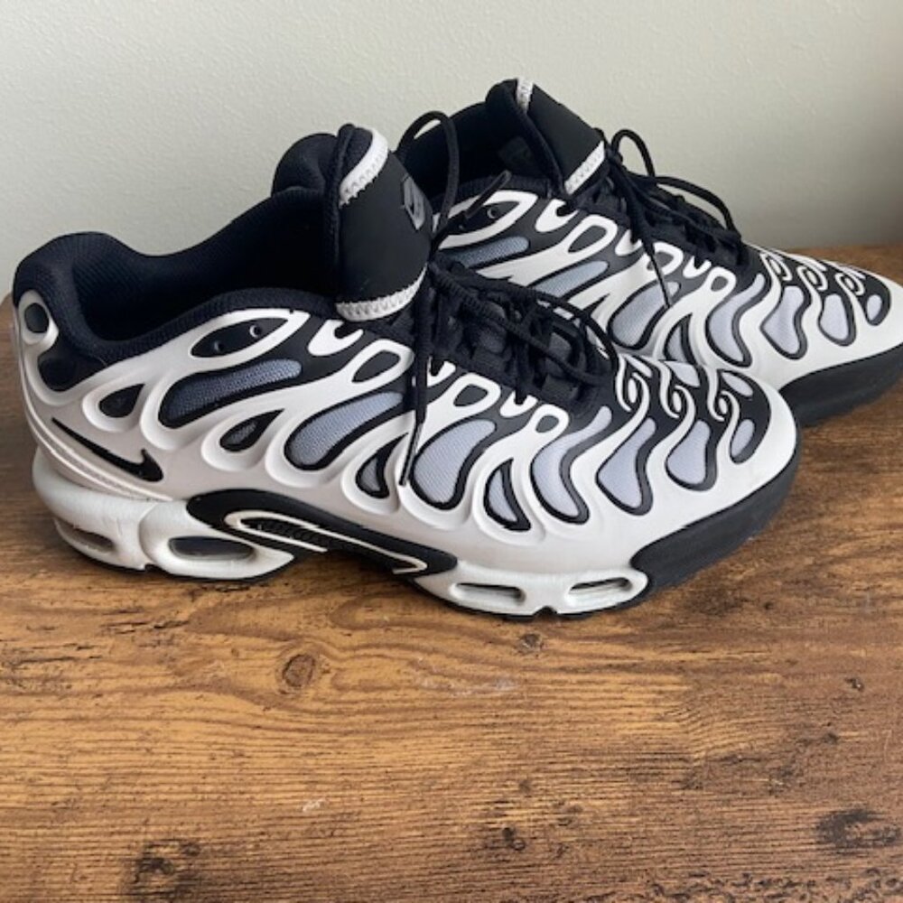 New Nike Air Max Plus Drift Sneakers in Black/White/Silver 7.5